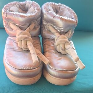 UGG Silver Maxi Puff